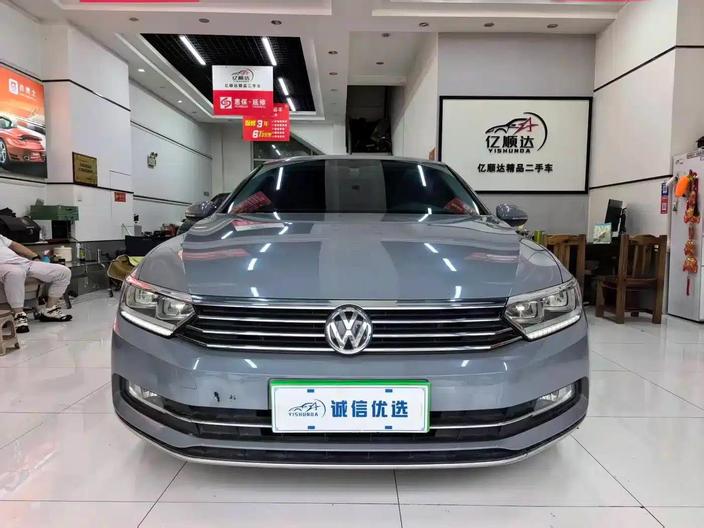 2017 Volkswagen Passat 330TSI DSG Luxury — миниатюра 3