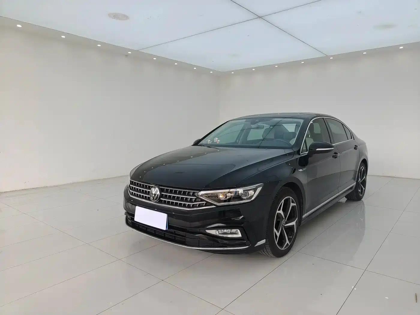 Volkswagen Magotan 2023 2 Millionth Unit Commemorative Edition 330TSI DSG Luxury — миниатюра 1