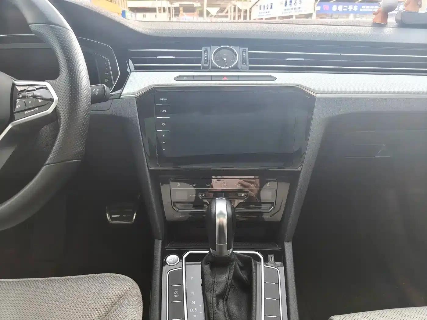 Volkswagen Magotan 2023 2 Millionth Unit Commemorative Edition 330TSI DSG Luxury — миниатюра 11