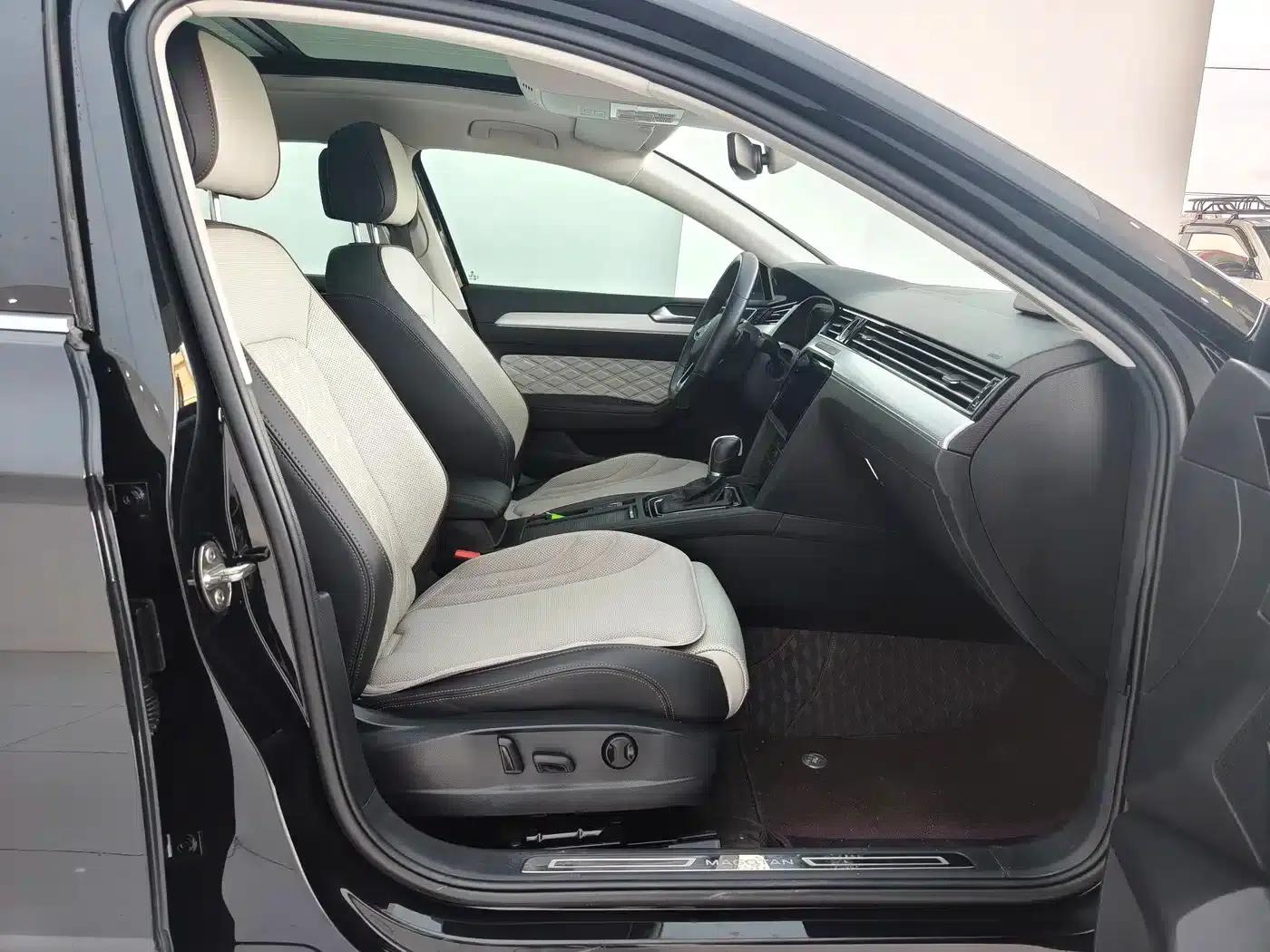 Volkswagen Magotan 2023 2 Millionth Unit Commemorative Edition 330TSI DSG Luxury — миниатюра 12