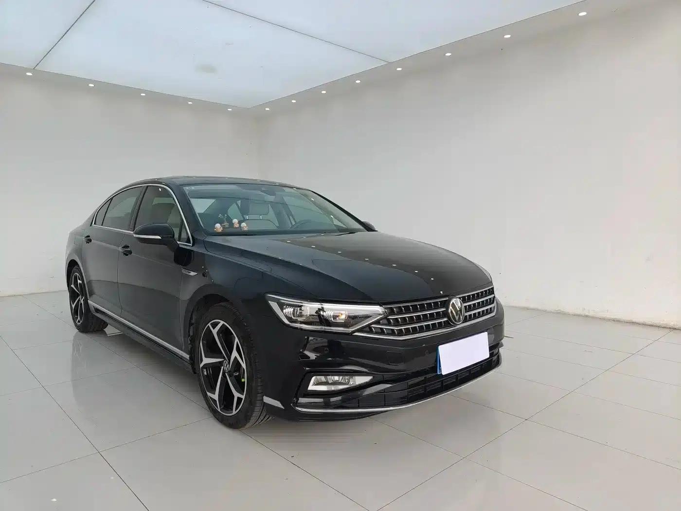 Volkswagen Magotan 2023 2 Millionth Unit Commemorative Edition 330TSI DSG Luxury — миниатюра 3