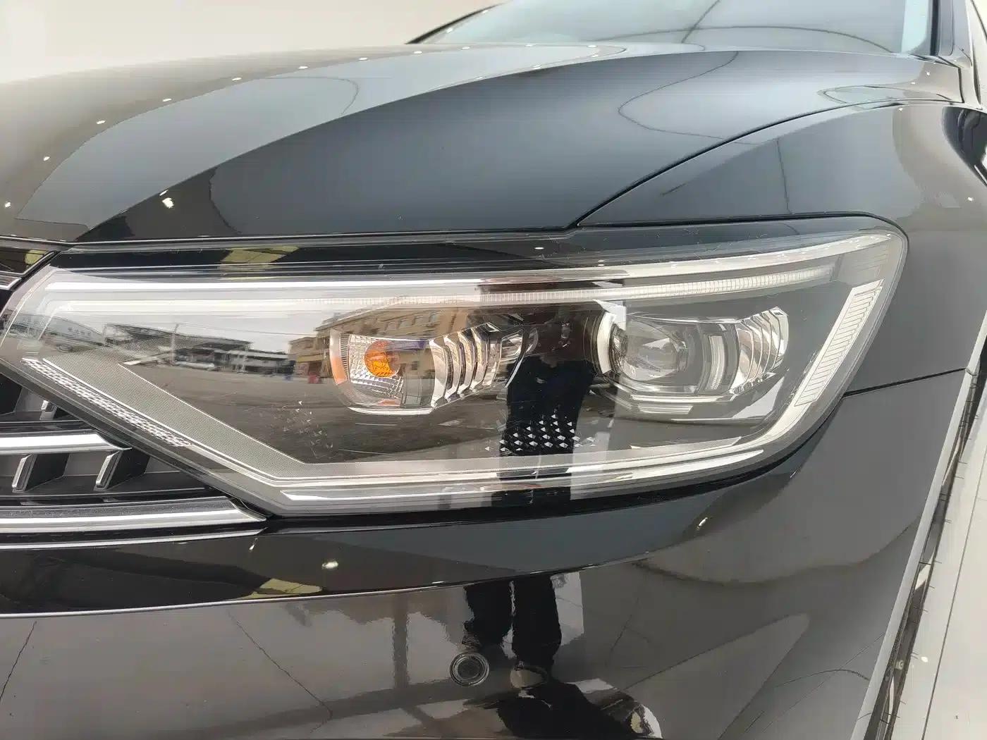 Volkswagen Magotan 2023 2 Millionth Unit Commemorative Edition 330TSI DSG Luxury — миниатюра 7