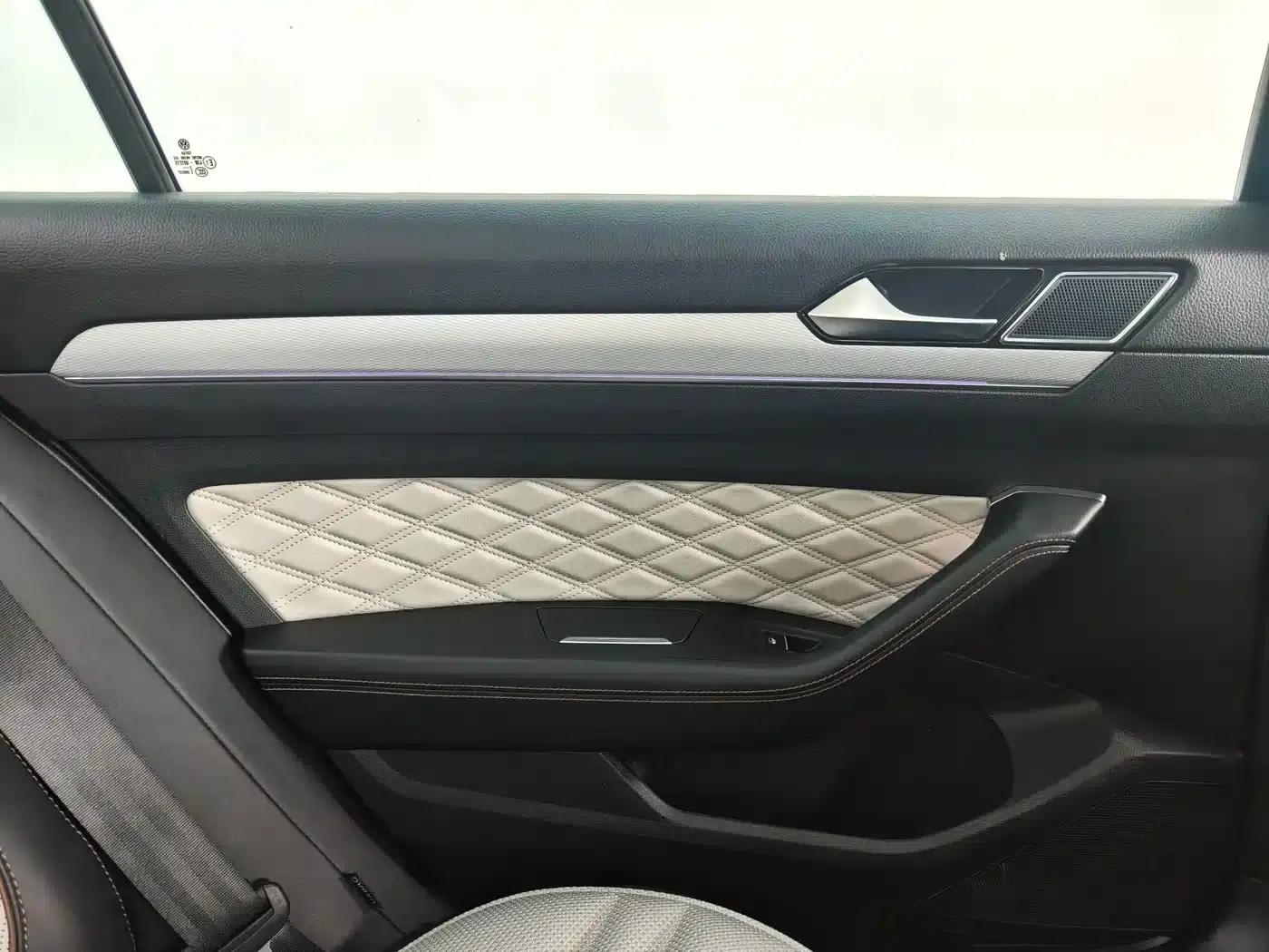 Volkswagen Magotan 2023 2 Millionth Unit Commemorative Edition 330TSI DSG Luxury — миниатюра 9