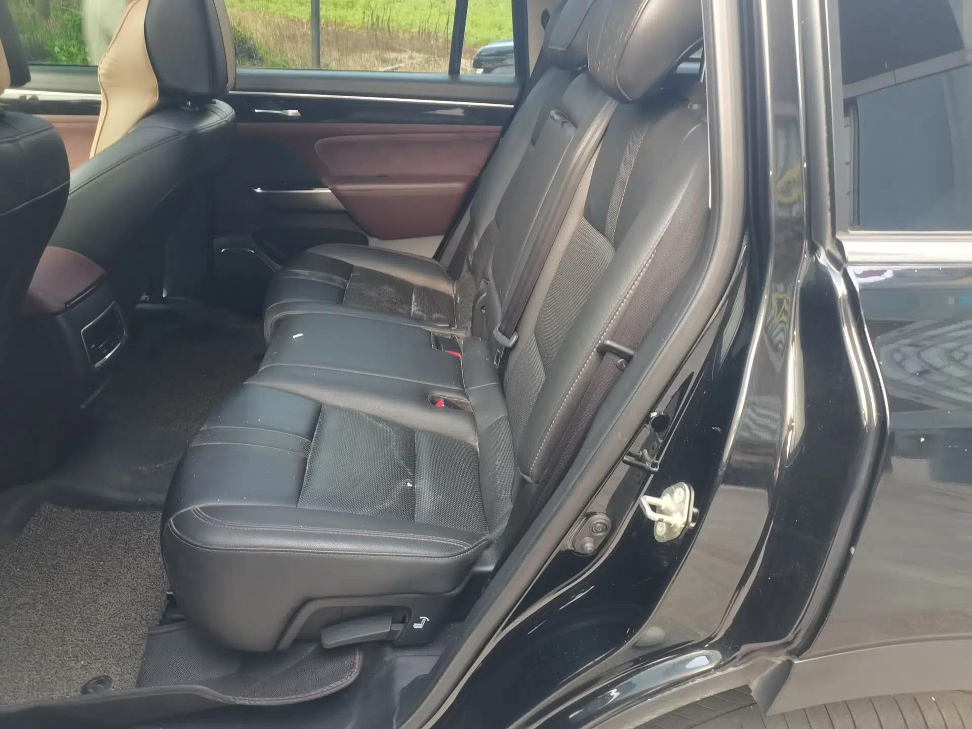 GAC Trumpchi GS8 2017 320T Two-Wheel Drive Luxury Smart Connectivity Version (7 Seats) — миниатюра 17