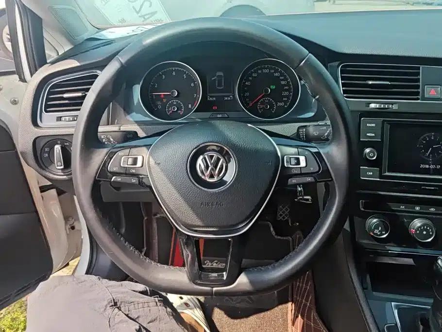 2018 Golf 230TSI Automatic Comfort — миниатюра 15