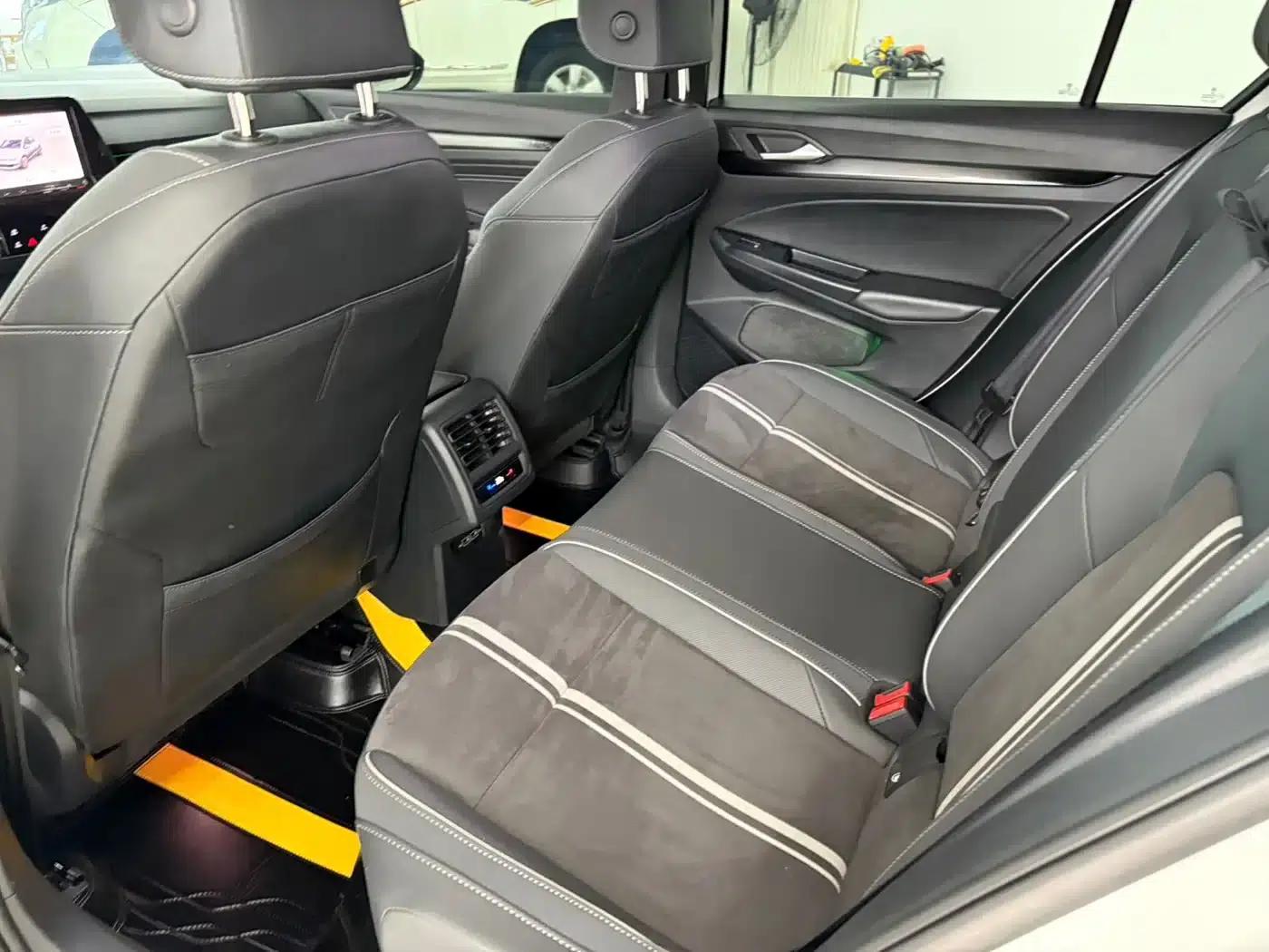 2023 Golf 280TSI DSG R-Line Lite — миниатюра 9