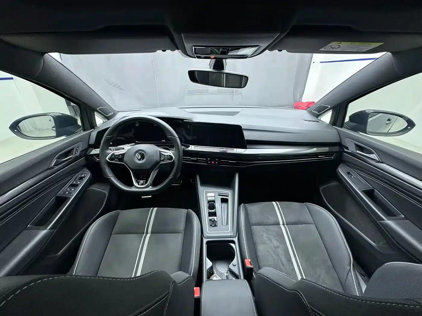 2023 Golf 280TSI DSG R-Line Lite — миниатюра 11