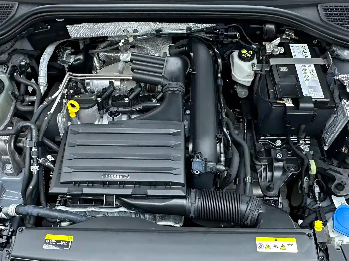 2023 Golf 280TSI DSG R-Line Lite — миниатюра 20