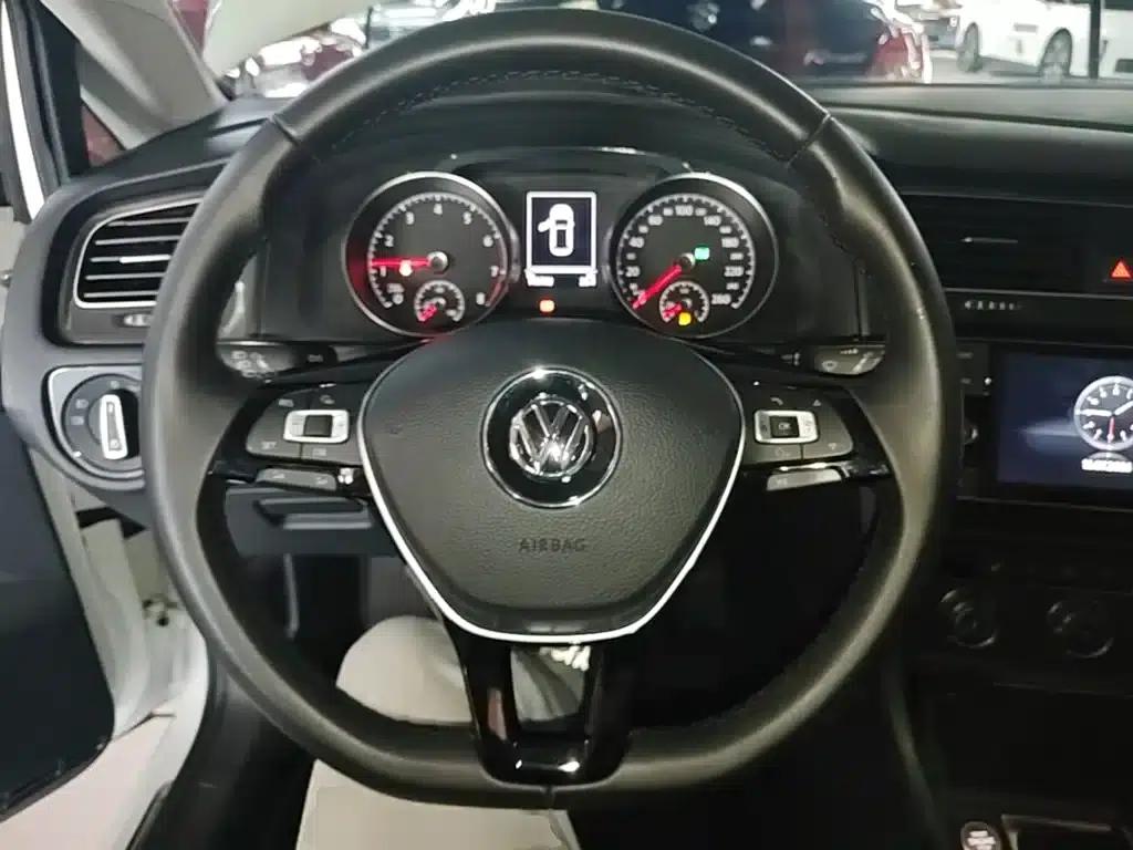 2018 Golf 230TSI Automatic Luxury — миниатюра 11