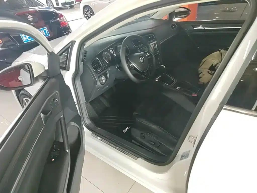 2018 Golf 230TSI Automatic Luxury — миниатюра 16