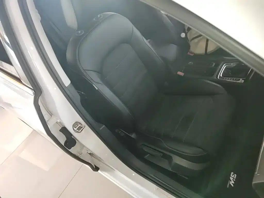2018 Golf 230TSI Automatic Luxury — миниатюра 25