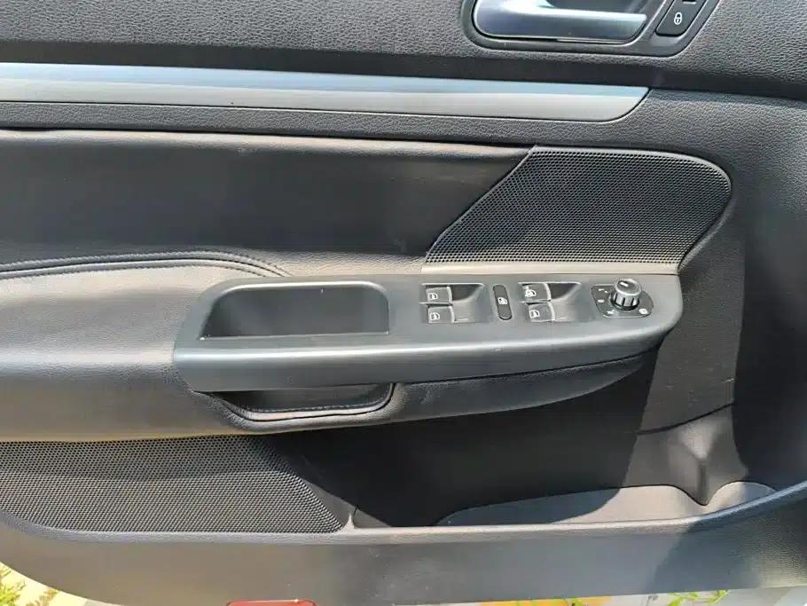 2011 Golf 1.4TSI Luxury Touring Edition (Imported) — миниатюра 7