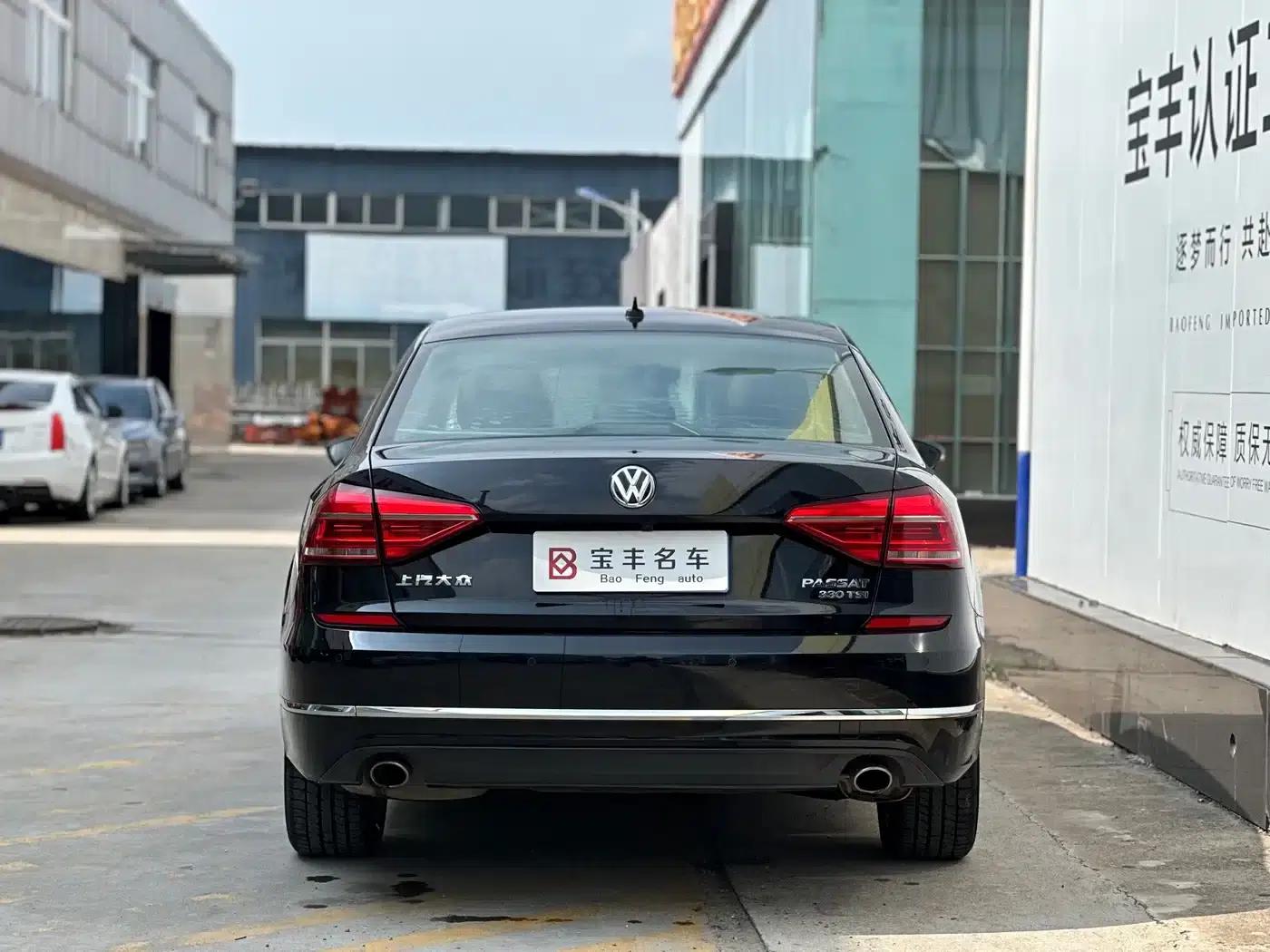 2017 Passat 330TSI DSG Premium Edition — миниатюра 3