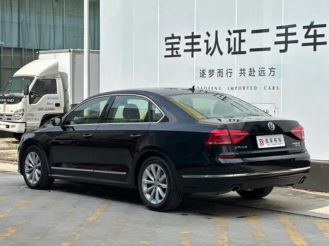 2017 Passat 330TSI DSG Premium Edition — миниатюра 4