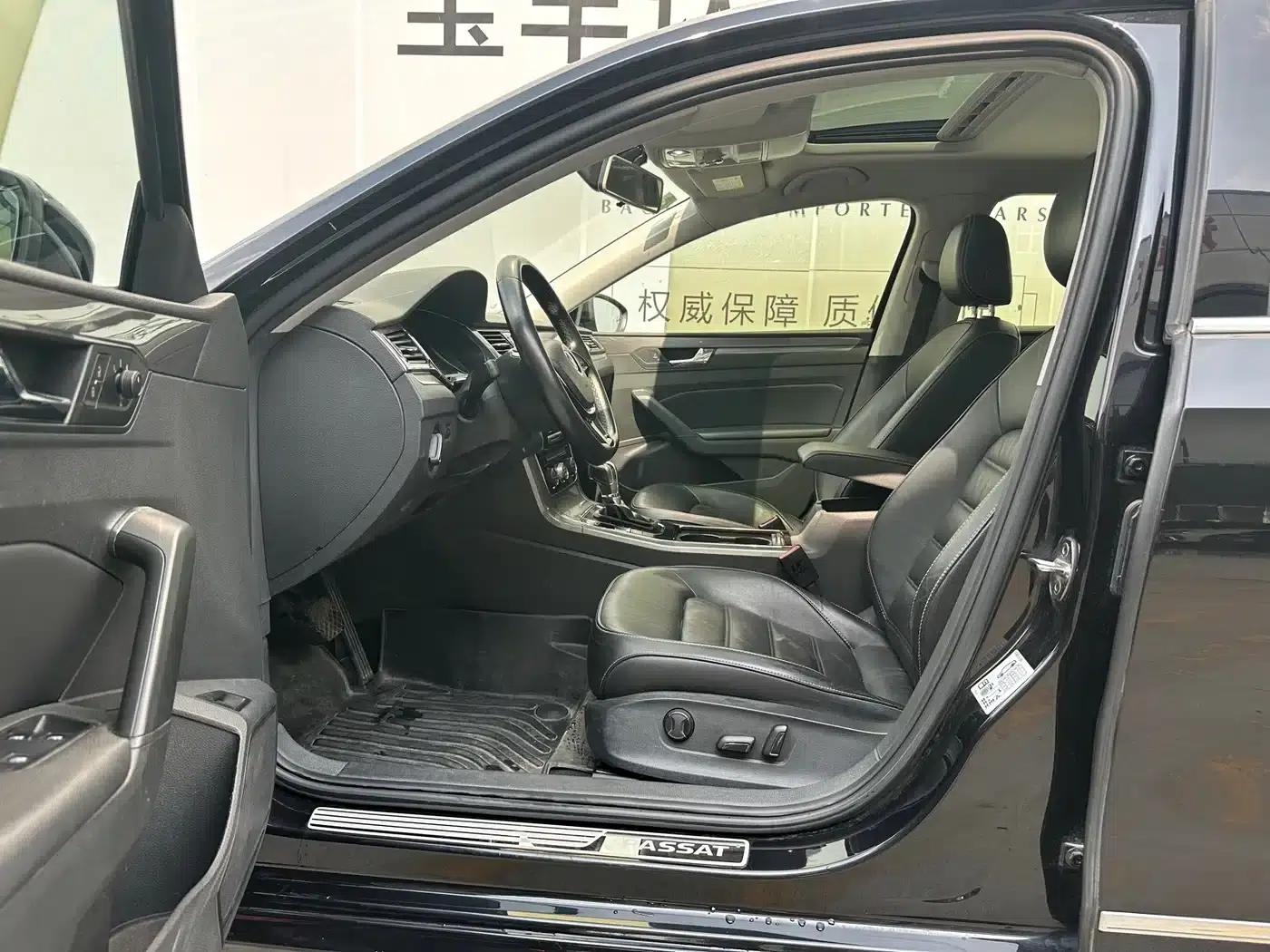 2017 Passat 330TSI DSG Premium Edition — миниатюра 5