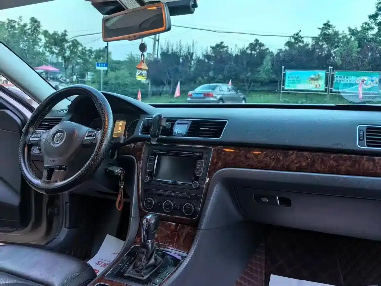 2011 Passat 1.8TSI DSG Royal Edition — миниатюра 5