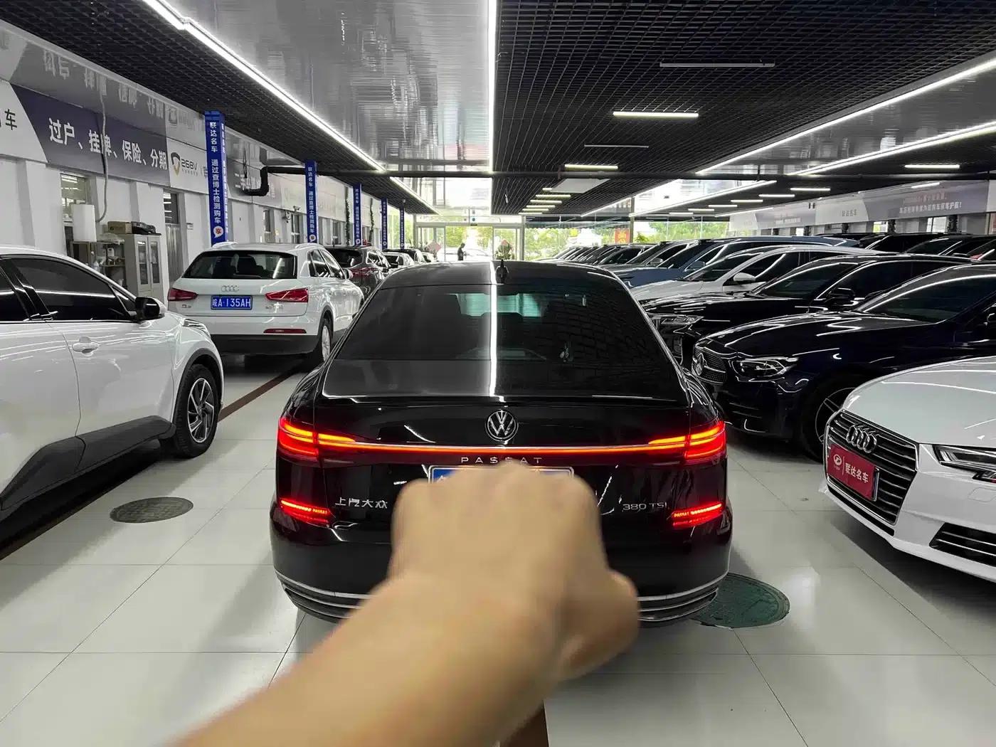 2023 Passat Facelift 280TSI Starry Sky Elite Edition — миниатюра 4
