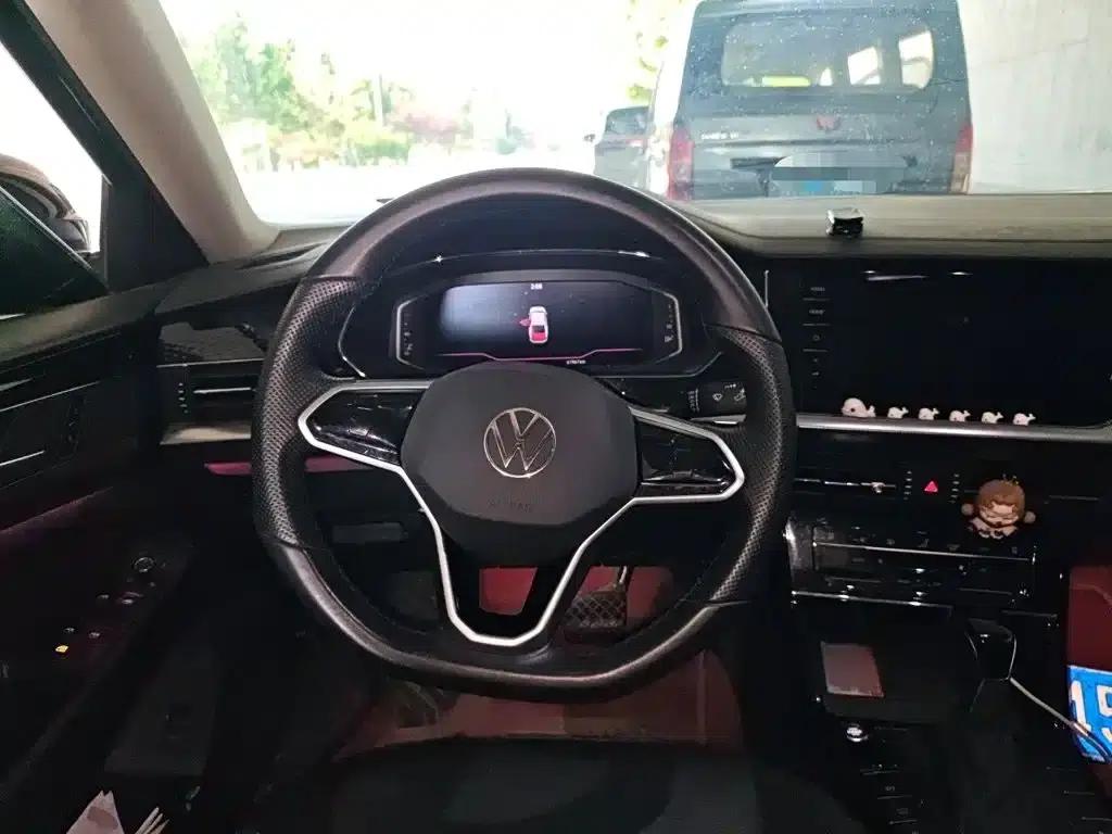 2022 Passat 330TSI Luxury Edition — миниатюра 3
