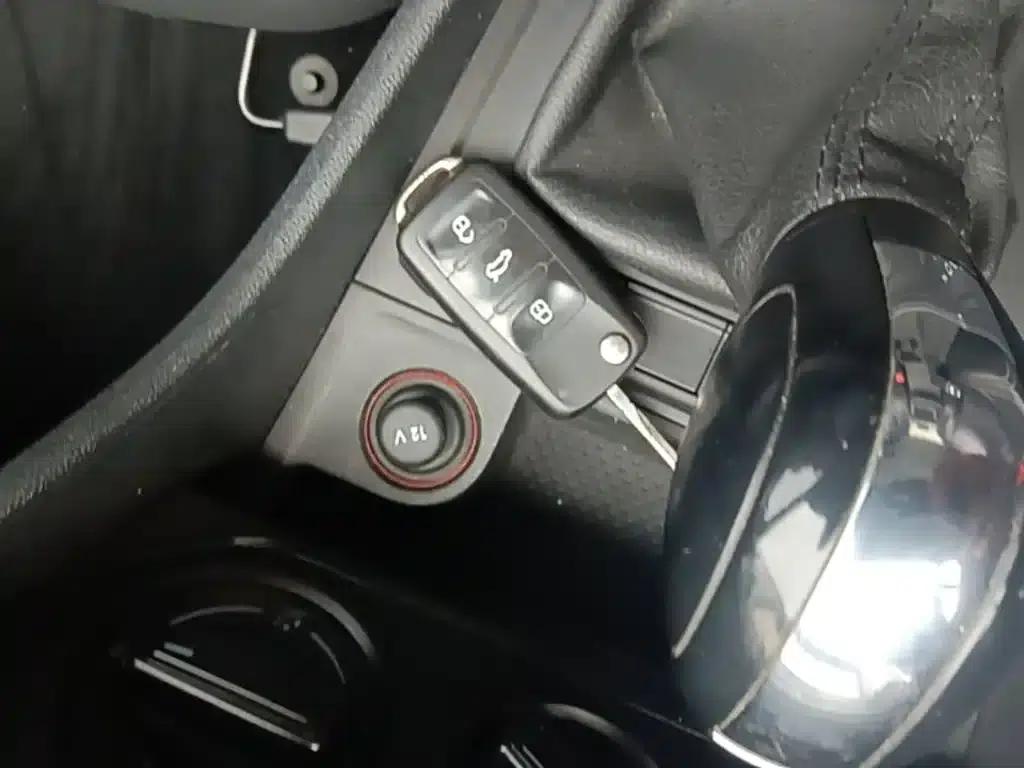 2017 Volkswagen Lavida 1.6L Automatic Fashion Edition — миниатюра 9