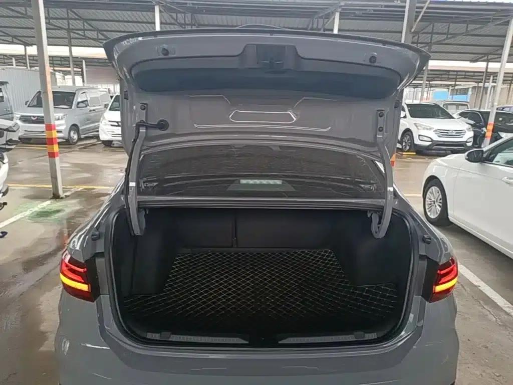 2024 Volkswagen Lavida 300TSI DSG Starry Sky Edition — миниатюра 19