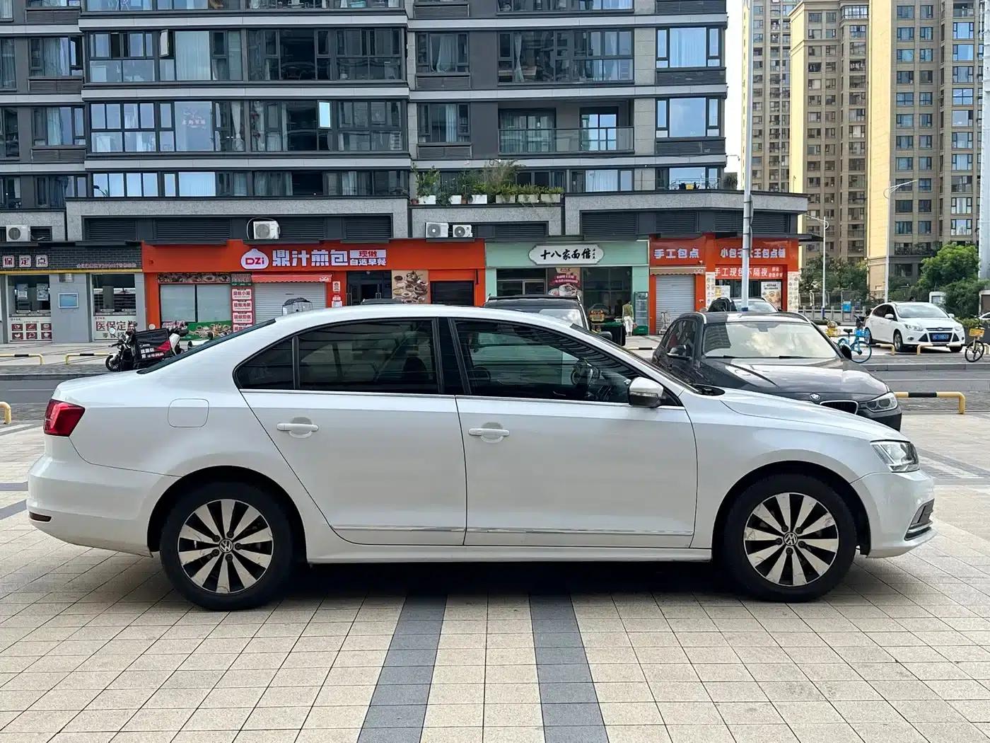 2018 Volkswagen Sagitar 1.6L Automatic Comfort Model — миниатюра 4