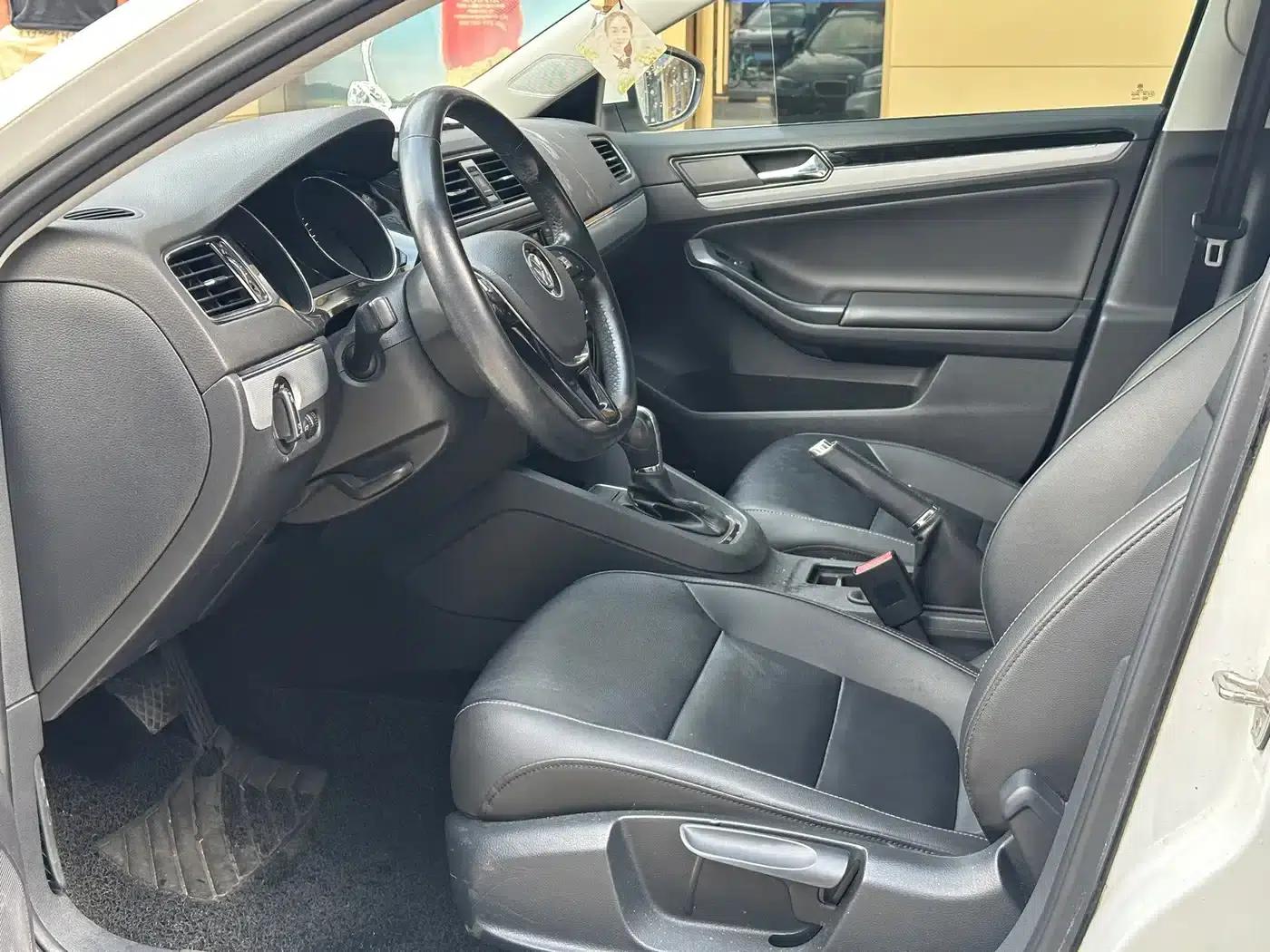 2018 Volkswagen Sagitar 1.6L Automatic Comfort Model — миниатюра 5