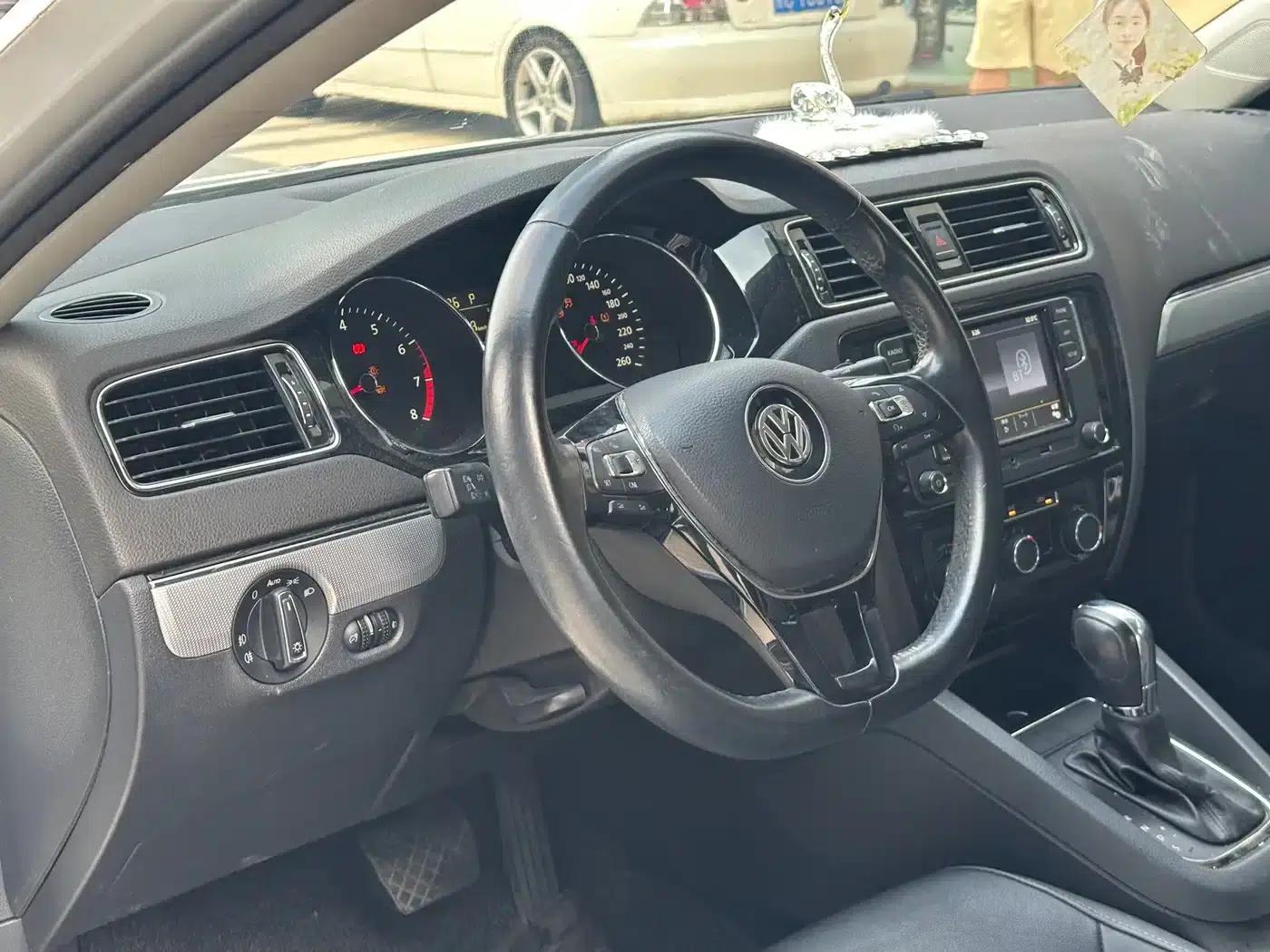 2018 Volkswagen Sagitar 1.6L Automatic Comfort Model — миниатюра 6