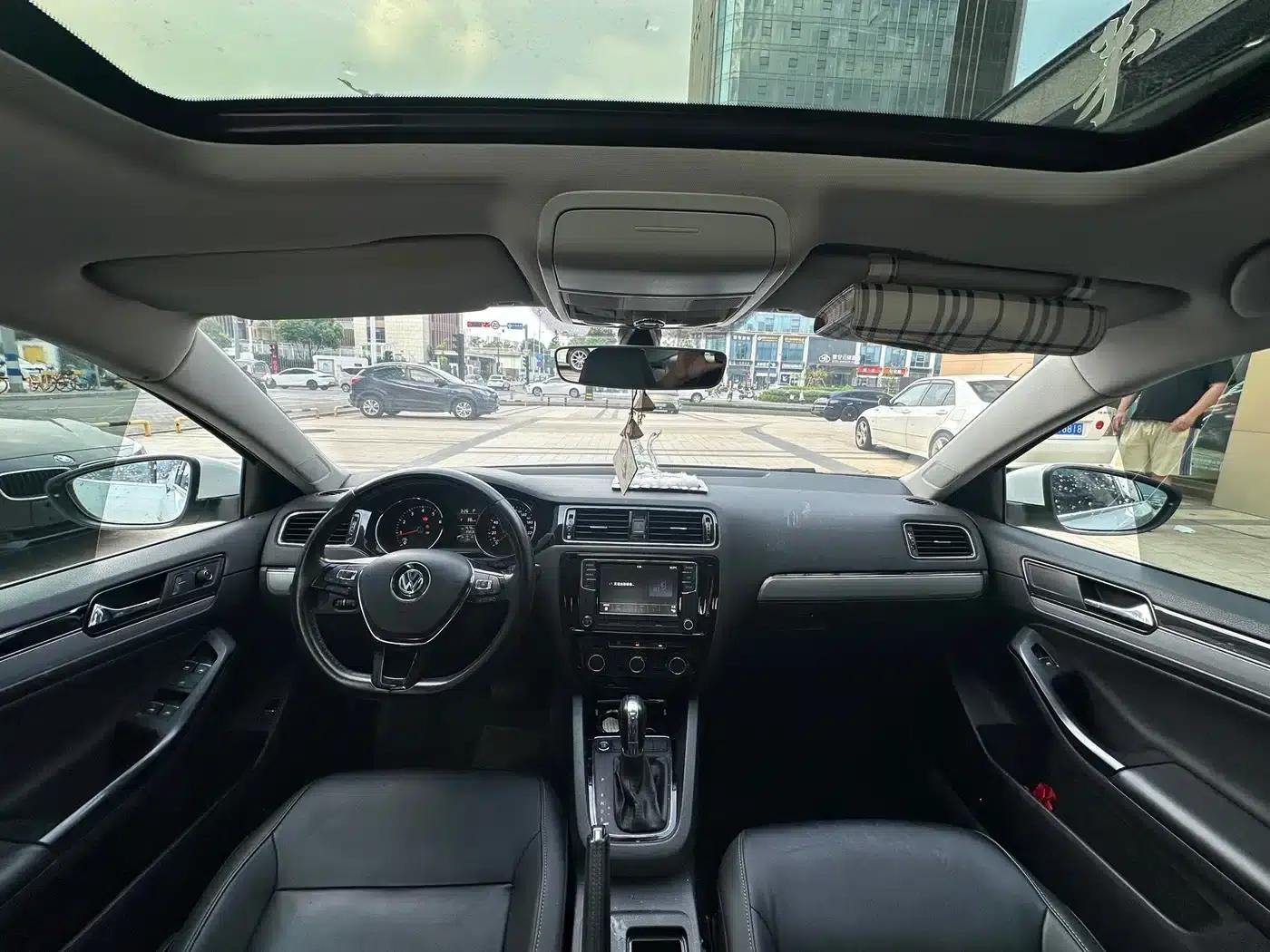 2018 Volkswagen Sagitar 1.6L Automatic Comfort Model — миниатюра 8