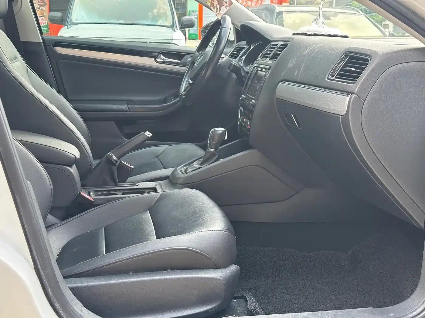 2018 Volkswagen Sagitar 1.6L Automatic Comfort Model — миниатюра 9