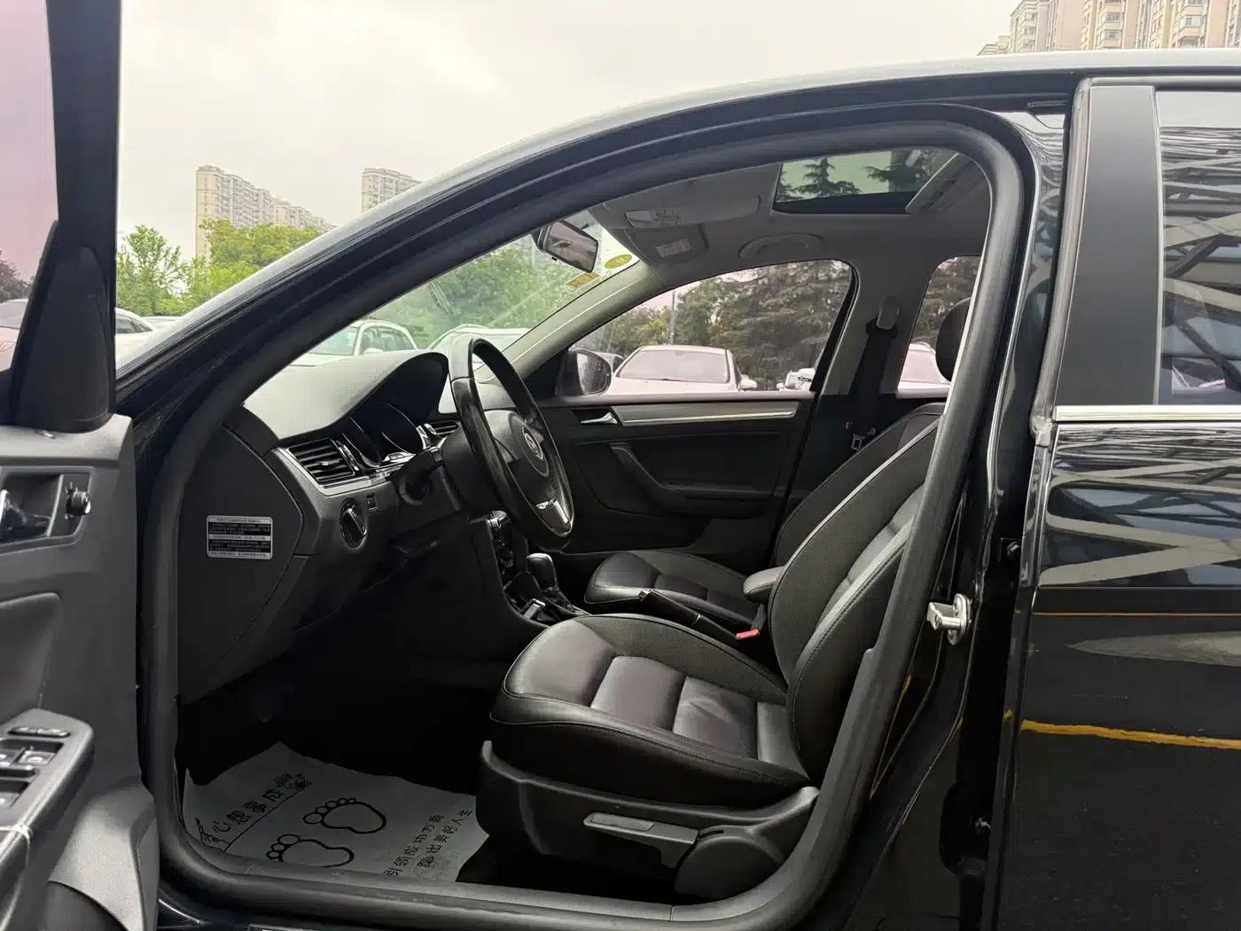 2014 Volkswagen Bora 1.6L Automatic Comfort Model — миниатюра 4