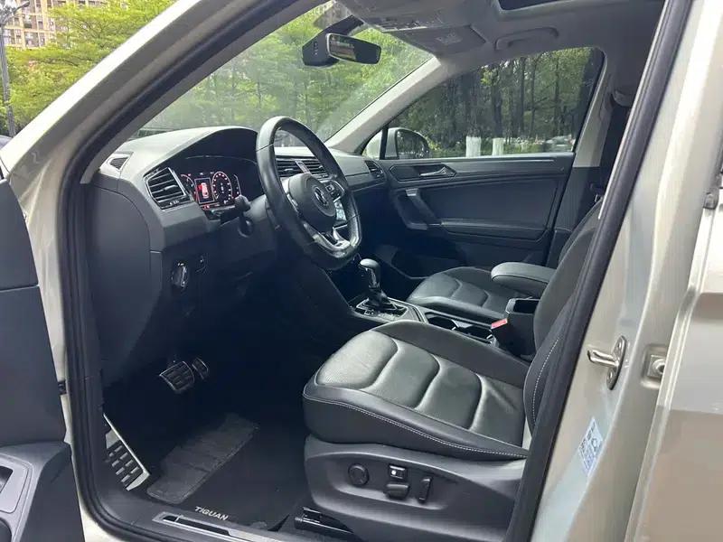 Tiguan L 2021 330TSI Automatic 2WD R-Line Premium Edition — миниатюра 8