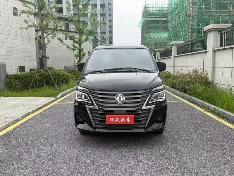 Lingzhi 2020 M5 1.6L 7-seater practical model — миниатюра 2