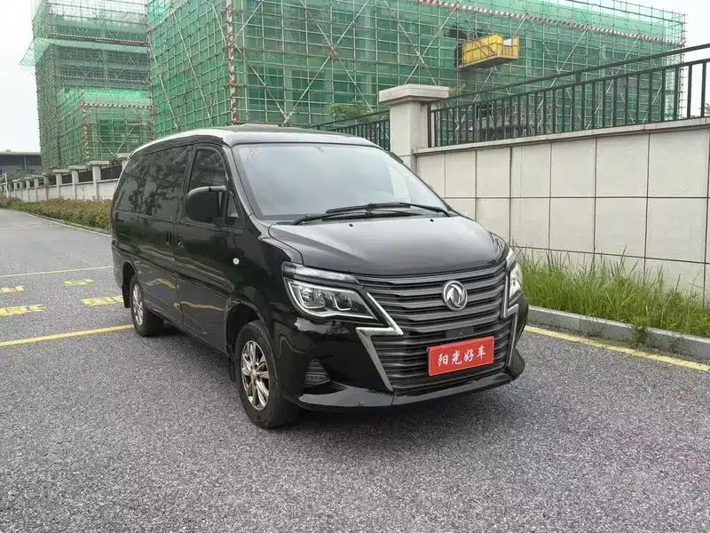 Lingzhi 2020 M5 1.6L 7-seater practical model — миниатюра 3