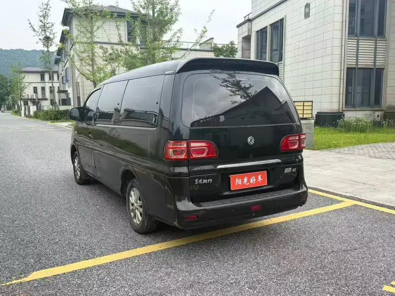 Lingzhi 2020 M5 1.6L 7-seater practical model — миниатюра 4