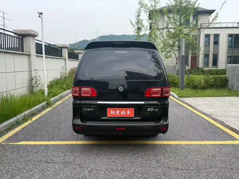 Lingzhi 2020 M5 1.6L 7-seater practical model — миниатюра 5