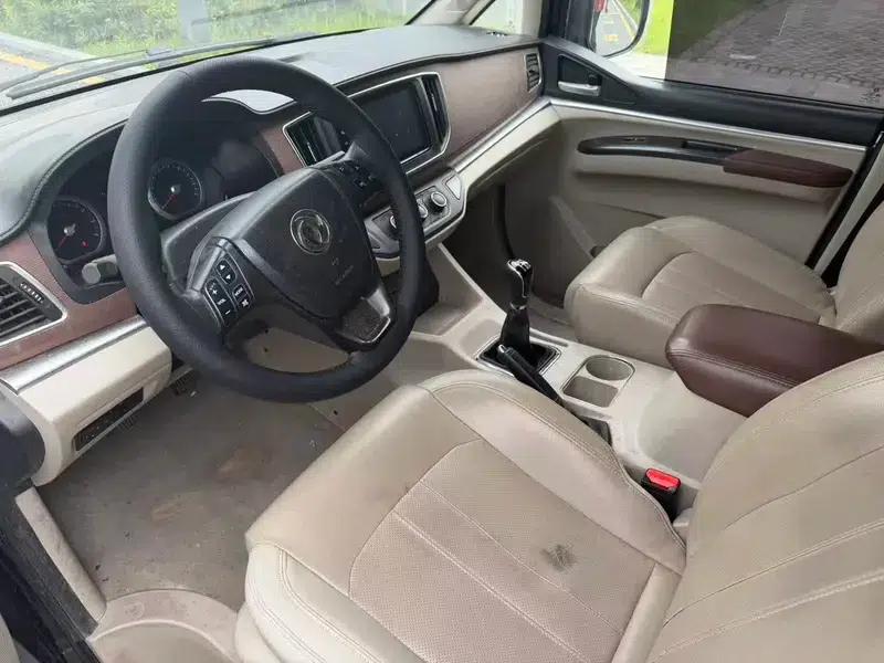 Lingzhi 2020 M5 1.6L 7-seater practical model — миниатюра 7