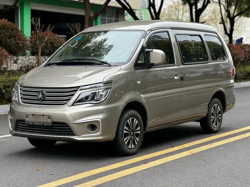 Lingzhi 2022 M5 1.6L 5-seater Practical Edition — миниатюра 1