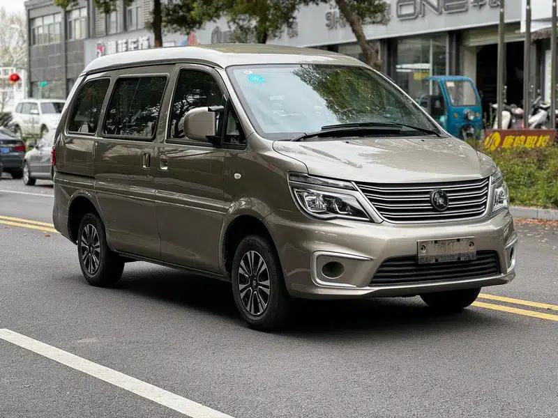Lingzhi 2022 M5 1.6L 5-seater Practical Edition — миниатюра 3