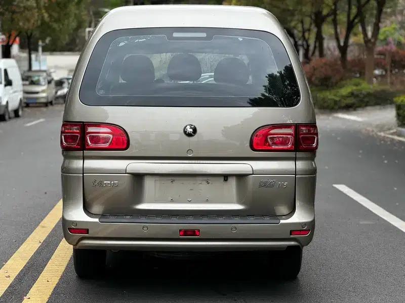 Lingzhi 2022 M5 1.6L 5-seater Practical Edition — миниатюра 5
