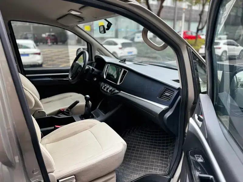 Lingzhi 2022 M5 1.6L 5-seater Practical Edition — миниатюра 7