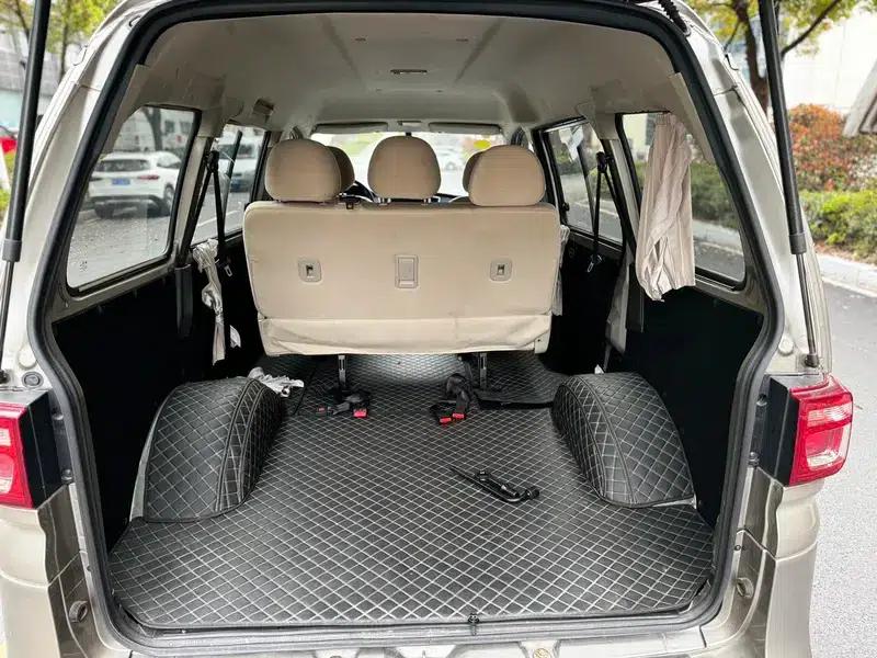 Lingzhi 2022 M5 1.6L 5-seater Practical Edition — миниатюра 10