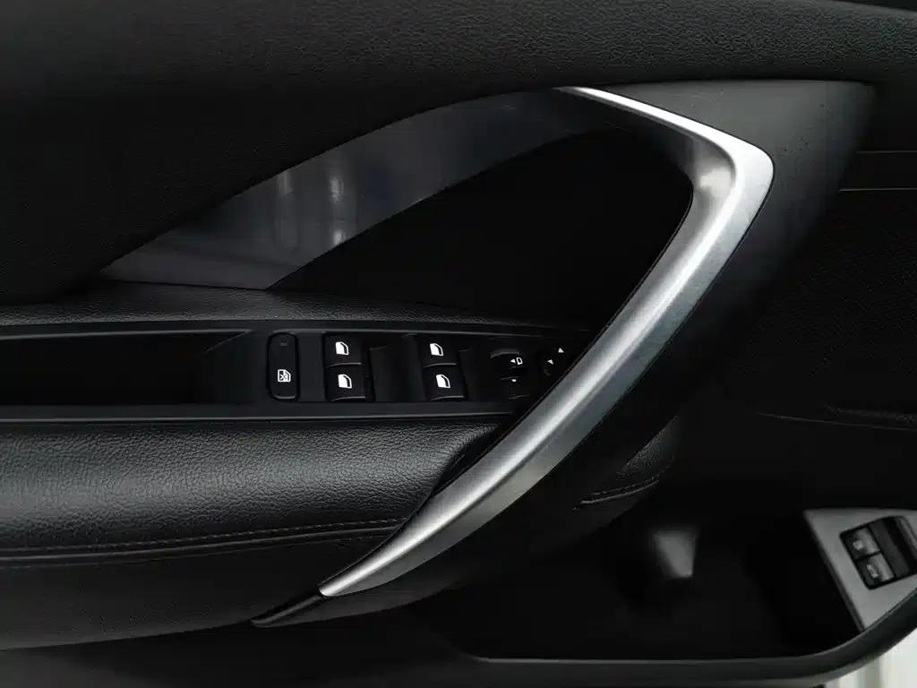 DS 6 2014 1.6T Luxury Edition THP200 — миниатюра 9