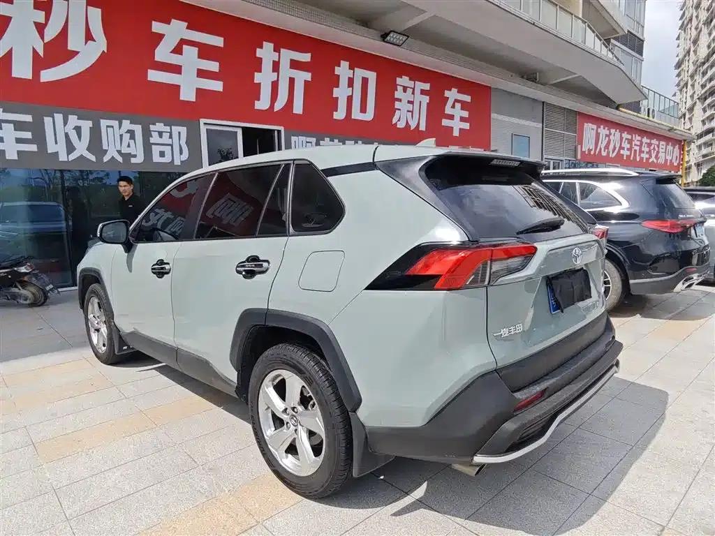 RAV4 2021 2.0L CVT 2WD Fashion Plus Edition — миниатюра 3