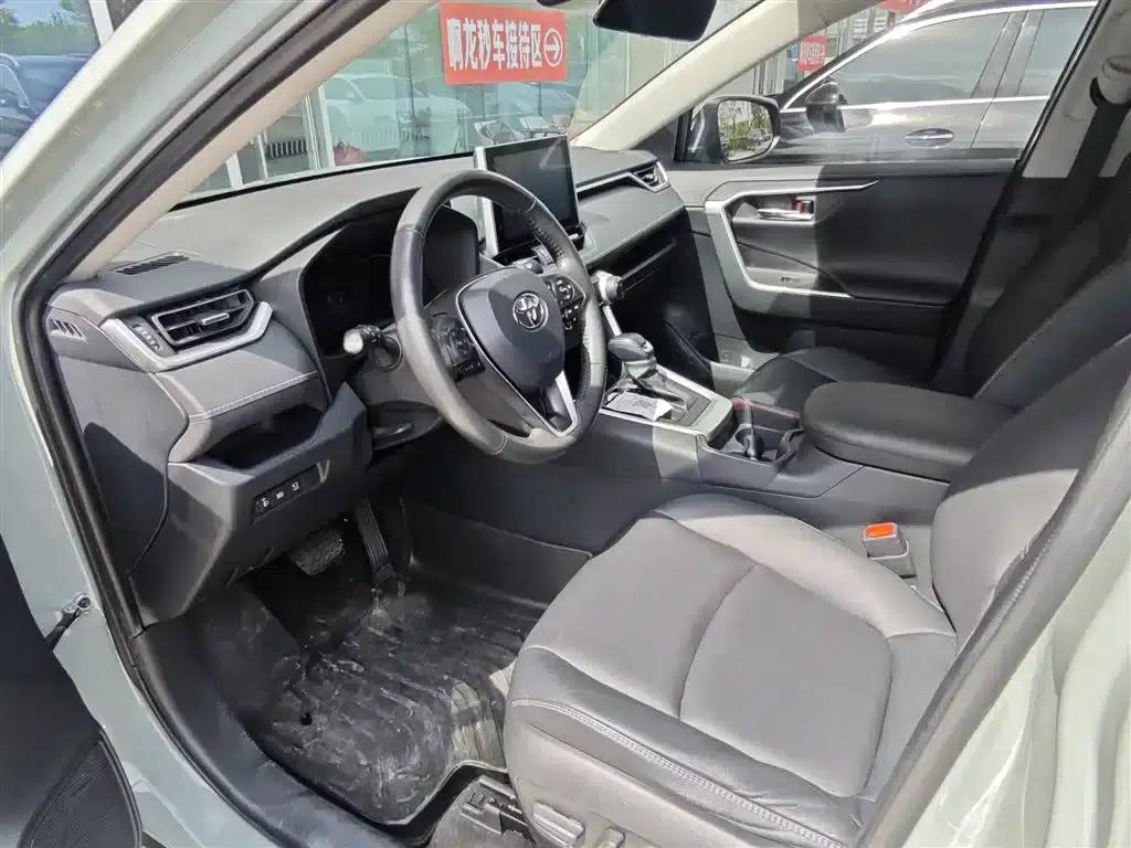 RAV4 2021 2.0L CVT 2WD Fashion Plus Edition — миниатюра 9
