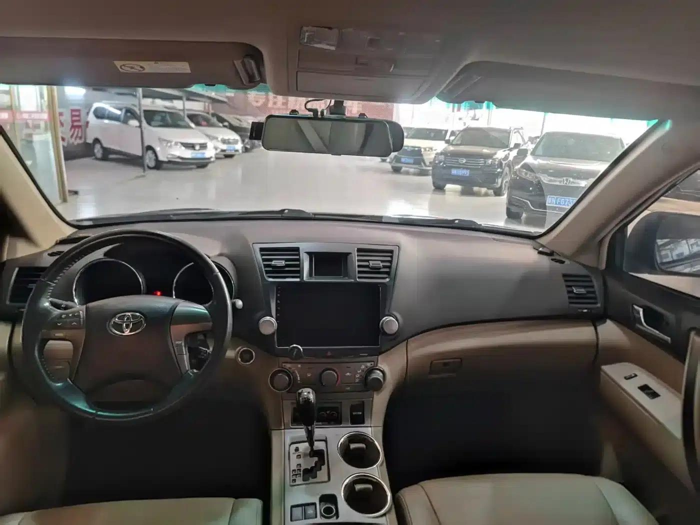 2011 Highlander 2.7L 2WD 5-seater Sport Edition — миниатюра 4