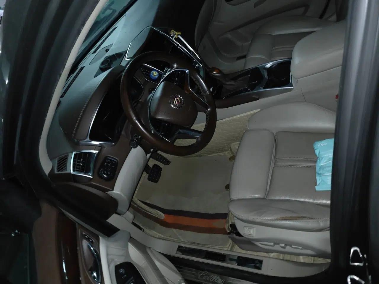 Cadillac SRX 2014 3.0L Elite Model — миниатюра 15