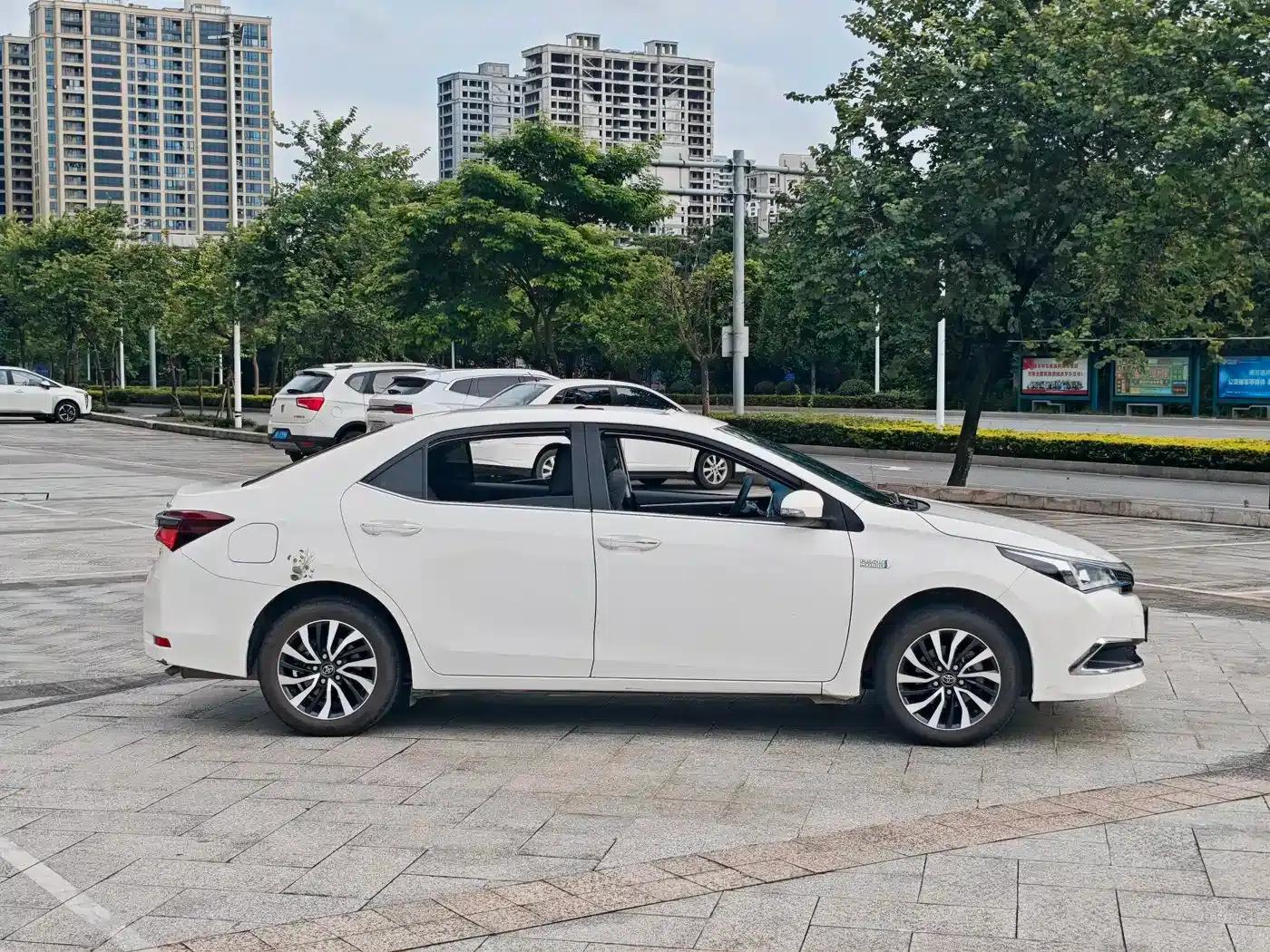 Corolla Hybrid E+ 2019 1.8L E-CVT Leading Edition — миниатюра 2