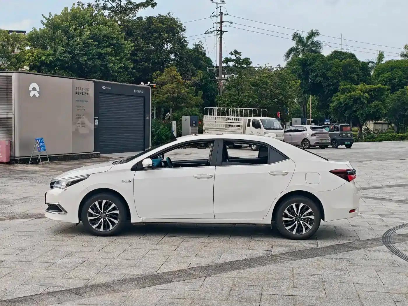 Corolla Hybrid E+ 2019 1.8L E-CVT Leading Edition — миниатюра 3