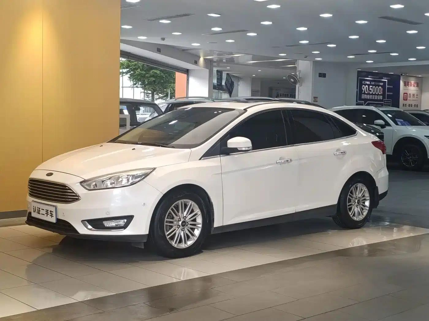 2017 Ford Focus Sedan EcoBoost 180 Automatic Flagship — миниатюра 1