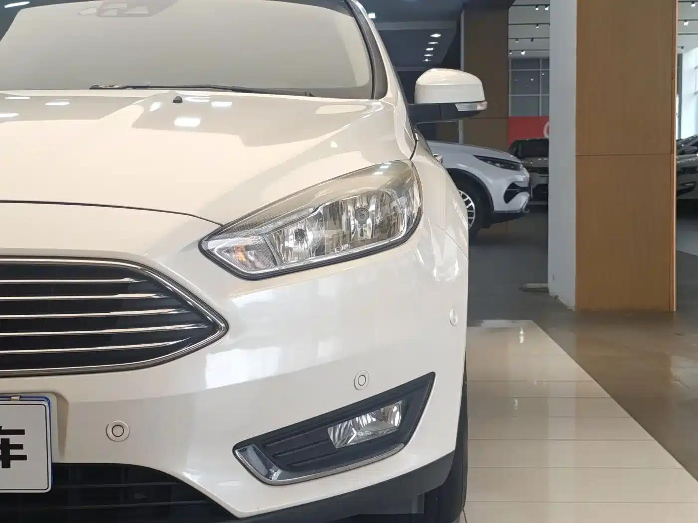 2017 Ford Focus Sedan EcoBoost 180 Automatic Flagship — миниатюра 2